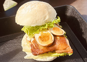 週末限定スモークチキンバーガー